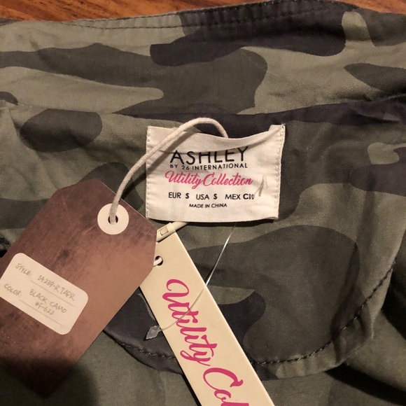 Camo Utility Jacket size Small - Picture 3 of 3